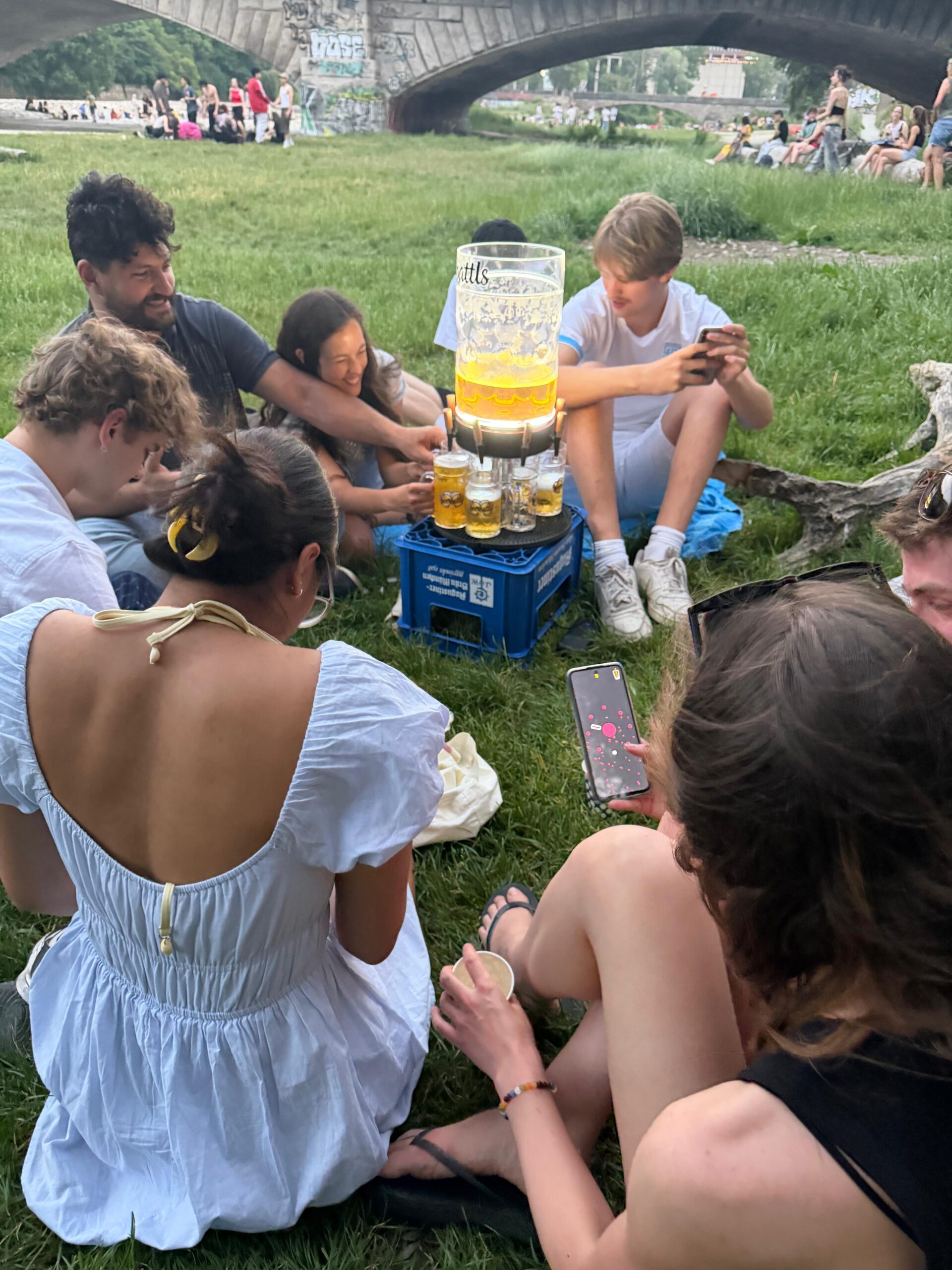 beerbattls in a real-world test with a group at the Isar in Munich